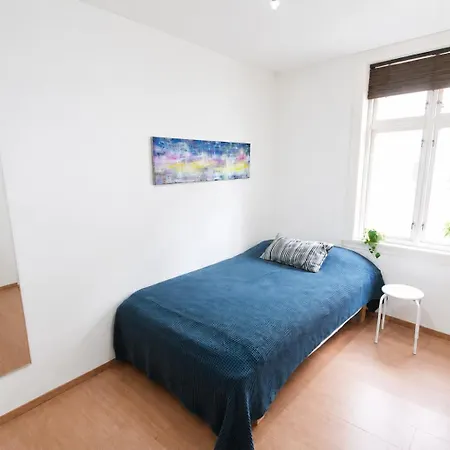 Lägenhet Spacious 3- Bedroom With Unbeatable Location *