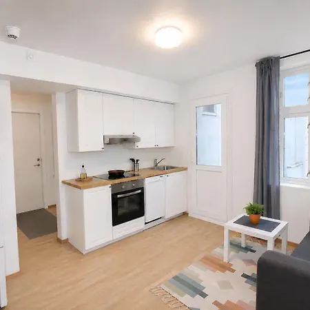 Spacious 3- Bedroom With Unbeatable Location Lägenhet *